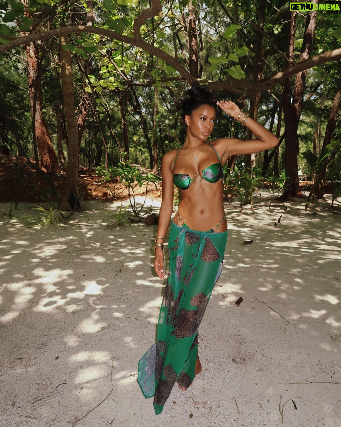 Ciara Miller Instagram - All jokes aside, I’m putting in my will that I want to be buried in a bathing suit. Even if I’m 90. And I only want people in my life that support that.