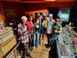 Cindy Blackman Instagram - Great day in the studio w/  R•O•C @iamorianthi & @rhondasmithbass & very special guest @carlossantana sounding so amazing! Woooooo!!
Thanks also to @realeddiekramer & Robbie Kreiger @lovestreetsoundla ⭐️⭐️⭐️⭐️⭐️