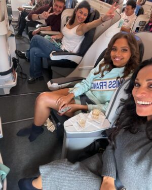 Cindy Fabre Instagram - ✈️ Embarquement immédiat direction la Guyane avec Air Caraïbes!! Toujours un plaisir de voler sur leurs lignes et quel accueil! Merci 🙏 

👗 : @maisonstellaetsuzie @auroredonguy 
👠 : @maisonstellaetsuzie @auroredonguy 
✈️ : @aircaraibes @ctdeguyane @parisaeroport