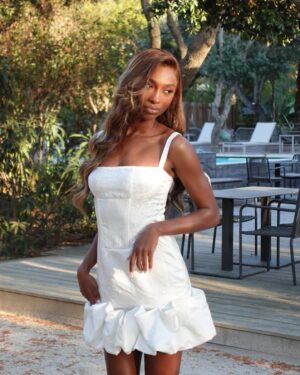Cindy Miranda Instagram - I’m sorry but we ate this dress up !
I’m definitely in my little dress era omg!
South of France suits me so well I don’t know why !

Which one is your favorite ? 

The dress is from @prettylittlething 
*collaborationcommerciale