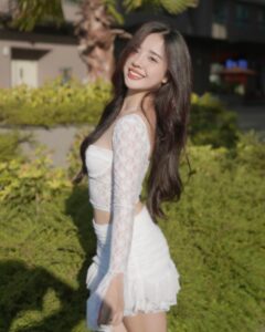 Cindy Diễm Mii Instagram - Nghe nói anh thích nụ cười của em 🌻