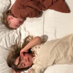 Cindy Poumeyrol Instagram - Leur complicité - Ibiza 2024 Mention speciale pour la baignoire jaccuzi du @miradoribiza