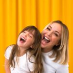 Cindy Poumeyrol Instagram – Il y a des choses très importantes pour moi en tant que maman, comme la transmission.
Je retrouve toutes ces valeurs chez @petitbateau 
J’aime habiller Alba en Petit bateau, que ses vetements soient ensuite portés par Victoire, puis Suzanne. J’aime comparer les photos de chacune de mes filles au même âge. J’ai ce sentiment très agreable que le temps se fige. Je me revois enfant à travers mes filles et ces iconiques et je dois vous avouer que ça fait un bien fou.
Et car on sera éternellement espiègles et impertinentes, petit bateau c’est aujourd’hui une histoire de famille pour nous. 

Publicité