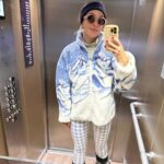 Cindy Poumeyrol Instagram - Les outfit ski de Sissi. C’est ma coqueterie à moi, et puis ça me fait toujours plaisir quand sur les pistes on flate mes looks. Vous preferez quelle tenue ?