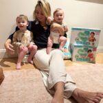 Cindy Poumeyrol Instagram – Plus de 4 ans que je ne passe pas une journée sans changer de couches. J’ai décidé de rendre la chose plus agréable (ou moins désagréable 😅) grâce à @pampers_france Harmonie.
Les couches Pampers Harmonie sont hypoallergéniques et ne contiennent aucun parfum ni lotion.
Elles protègent la peau délicate de bébé grâce à un voile supérieur doux et absorbant d’origine végétale.

Et puisque t’es daronne ou future daronne, voici le genre de jeu concours qui va te régaler ✨ auquel tu n’aurais pas pensé à participer avant 😉

Concours: nous vous faisons gagner 3 lots :
● 1ère place : 2 mois de couches ou couches-culottes Pampers Harmonie et des lingettes
Aqua Harmonie 0% plastique
● 2ème et 3ème places : 1 mois de couches ou couches-culottes Pampers Harmonie et
des lingettes Aqua Harmonie 0% plastique

Pour participer, c’est très simple : 
● Suivre les comptes Instagram @cindypoum et @pampers_france
● Liker le post
● Taguer des amis qui aimeraient tester la gamme Harmonie 

#collaborationcommerciale #PampersHarmonie