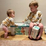 Cindy Poumeyrol Instagram – Plus de 4 ans que je ne passe pas une journée sans changer de couches. J’ai décidé de rendre la chose plus agréable (ou moins désagréable 😅) grâce à @pampers_france Harmonie.
Les couches Pampers Harmonie sont hypoallergéniques et ne contiennent aucun parfum ni lotion.
Elles protègent la peau délicate de bébé grâce à un voile supérieur doux et absorbant d’origine végétale.

Et puisque t’es daronne ou future daronne, voici le genre de jeu concours qui va te régaler ✨ auquel tu n’aurais pas pensé à participer avant 😉

Concours: nous vous faisons gagner 3 lots :
● 1ère place : 2 mois de couches ou couches-culottes Pampers Harmonie et des lingettes
Aqua Harmonie 0% plastique
● 2ème et 3ème places : 1 mois de couches ou couches-culottes Pampers Harmonie et
des lingettes Aqua Harmonie 0% plastique

Pour participer, c’est très simple : 
● Suivre les comptes Instagram @cindypoum et @pampers_france
● Liker le post
● Taguer des amis qui aimeraient tester la gamme Harmonie 

#collaborationcommerciale #PampersHarmonie