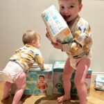 Cindy Poumeyrol Instagram – Plus de 4 ans que je ne passe pas une journée sans changer de couches. J’ai décidé de rendre la chose plus agréable (ou moins désagréable 😅) grâce à @pampers_france Harmonie.
Les couches Pampers Harmonie sont hypoallergéniques et ne contiennent aucun parfum ni lotion.
Elles protègent la peau délicate de bébé grâce à un voile supérieur doux et absorbant d’origine végétale.

Et puisque t’es daronne ou future daronne, voici le genre de jeu concours qui va te régaler ✨ auquel tu n’aurais pas pensé à participer avant 😉

Concours: nous vous faisons gagner 3 lots :
● 1ère place : 2 mois de couches ou couches-culottes Pampers Harmonie et des lingettes
Aqua Harmonie 0% plastique
● 2ème et 3ème places : 1 mois de couches ou couches-culottes Pampers Harmonie et
des lingettes Aqua Harmonie 0% plastique

Pour participer, c’est très simple : 
● Suivre les comptes Instagram @cindypoum et @pampers_france
● Liker le post
● Taguer des amis qui aimeraient tester la gamme Harmonie 

#collaborationcommerciale #PampersHarmonie