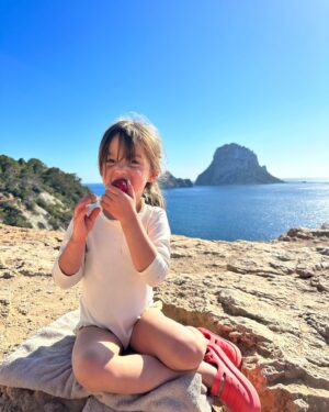 Cindy Poumeyrol Instagram - Ibiza 2024 entre filles