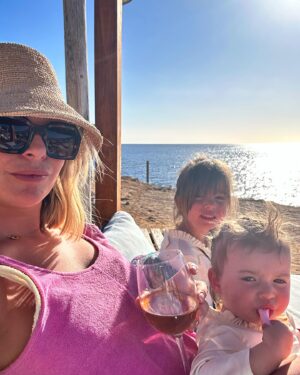 Cindy Poumeyrol Instagram - Ibiza 2024 entre filles