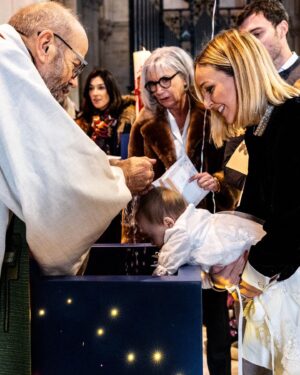 Cindy Poumeyrol Instagram - Baptême de Suzanne : 20 janvier 2024 ⛪️ 
📷 @camillepiovesan