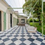 Cindy Poumeyrol Instagram - Home - Renovation complète d’une vieille longere du XIXe Je suis passionnée depuis toujours par l’immobilier et la decoration d’intérieur. D’ailleurs je souhaite me specialiser de plus en plus dans ce domaine. Nous venons à peine de terminer ce projet que j’en ai dejà un autre dans ma tête 😅 Donc n’hesitez pas à me rejoindre sur @la_casa_de_lamour où je vous partage du contenu dedié à mes projets immo.
