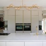 Cindy Poumeyrol Instagram - Home - Renovation complète d’une vieille longere du XIXe Je suis passionnée depuis toujours par l’immobilier et la decoration d’intérieur. D’ailleurs je souhaite me specialiser de plus en plus dans ce domaine. Nous venons à peine de terminer ce projet que j’en ai dejà un autre dans ma tête 😅 Donc n’hesitez pas à me rejoindre sur @la_casa_de_lamour où je vous partage du contenu dedié à mes projets immo.