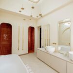 Cindy Poumeyrol Instagram - Home - Renovation complète d’une vieille longere du XIXe Je suis passionnée depuis toujours par l’immobilier et la decoration d’intérieur. D’ailleurs je souhaite me specialiser de plus en plus dans ce domaine. Nous venons à peine de terminer ce projet que j’en ai dejà un autre dans ma tête 😅 Donc n’hesitez pas à me rejoindre sur @la_casa_de_lamour où je vous partage du contenu dedié à mes projets immo.
