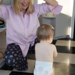 Cindy Poumeyrol Instagram – @pampers_france m’accompagne depuis la naissance de ma première fille Alba. 🥰

Aujourd’hui c’est ma petite Suzanne qui fait ses premiers pas, en Pampers. Un moment symbolique et rempli d’émotions… 🥹

J’ai utilisé et j’utilise encore les couches Pampers Harmonie pour mes filles car elles sont fabriquées avec des ingrédients d’origine végétale en contact avec la peau de bébé, sont hypoallergéniques et ne contiennent aucun parfum ni lotion. 🤍

Mes filles supportent parfaitement les couches Pampers Harmonie car elles protègent leur peau délicate en les gardant jusqu’à 12h bien au sec !

Psst… pour célébrer les 5 ans de sa gamme Harmonie, Pampers s’offre un tout nouvel emballage papier ! 💪🏻

#collaborationcommerciale #PampersHarmonie