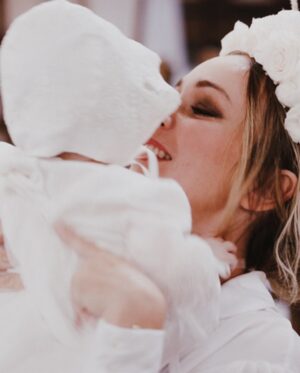 Cindy Poumeyrol Instagram - Baptême Alba&Victoire
Merci à @marievaubourgeix d’avoir immortalisé ce moment 📷
Mua @audrey.h.bordeaux 
#enfantdedieu #bapteme