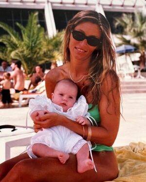 Cinha Jardim Instagram - Parabéns minha isaurinha querida!! ❤️ 32 anos