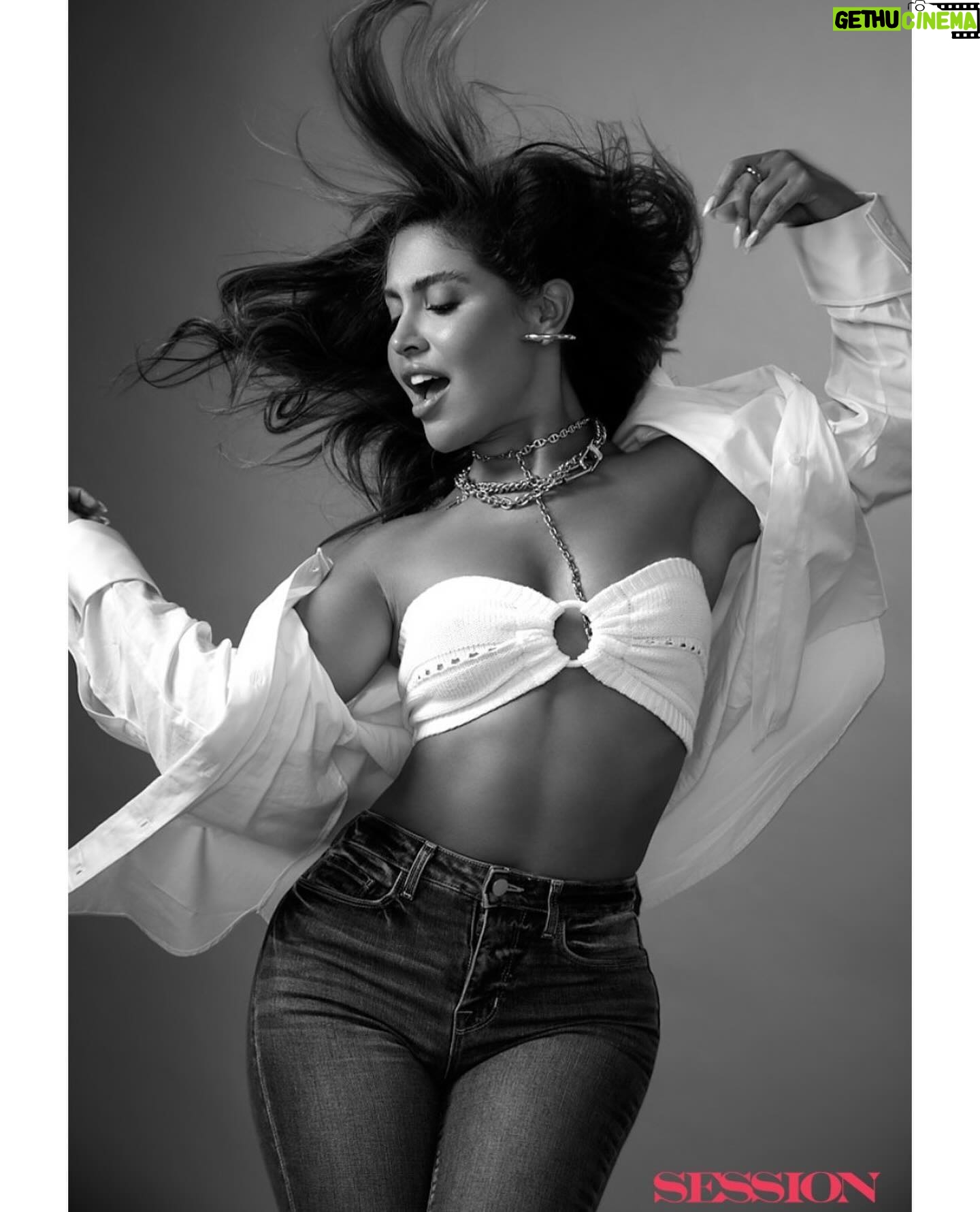 Cinthya Carmona Instagram - Dance will always be my first love. Thanks for capturing that @session.mag ! Fun shoot ! ❤️ 💃🏻 #Energy Photo: @ryanwestphoto Interview: @rebecca.esther.c Styling: @bianca_agrusa Glam: @luzbeauty