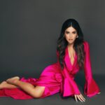 Cinthya Carmona Instagram - 12.27 ✨ VOUS SPAIN Thank you to my team in Barranquilla, Colombia 🇨🇴 Photo: @giancarlobolivarbarraza Makeup: @jamescarp Hair: @eleinemakeup Dress: @naiduthgeles