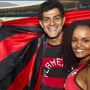 Cintia Rosa Instagram - O #tbt Direto do Túnel do Tempo. "As Carioca". 
Olha nós aí @eduardomoscovis 
@pretagil @crisdamato  #jovens