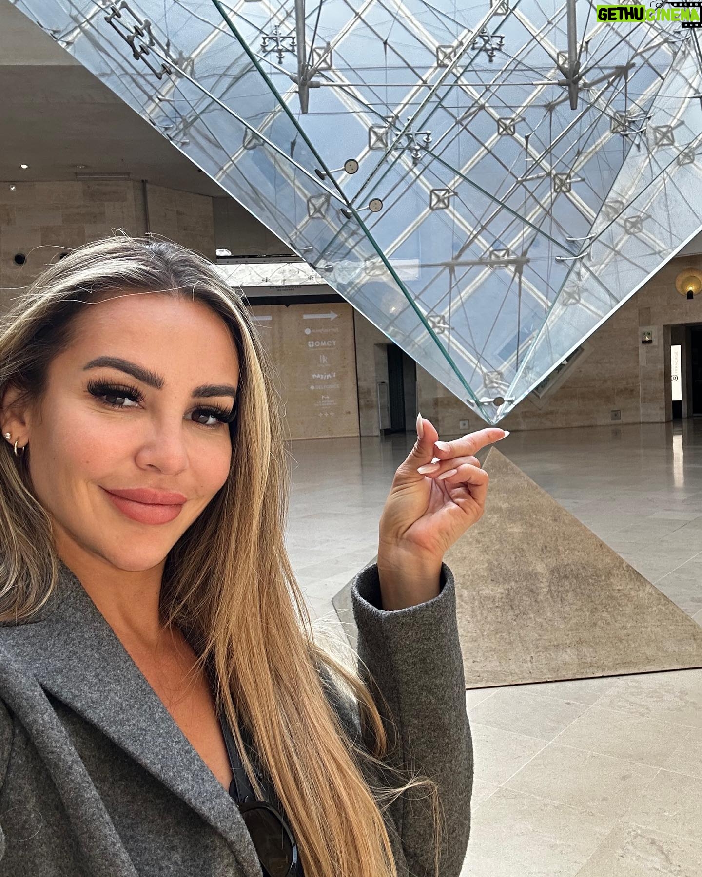 Cintia de Sà - 847 Likes - Paris 2023 😍 More pics to follow ❤️