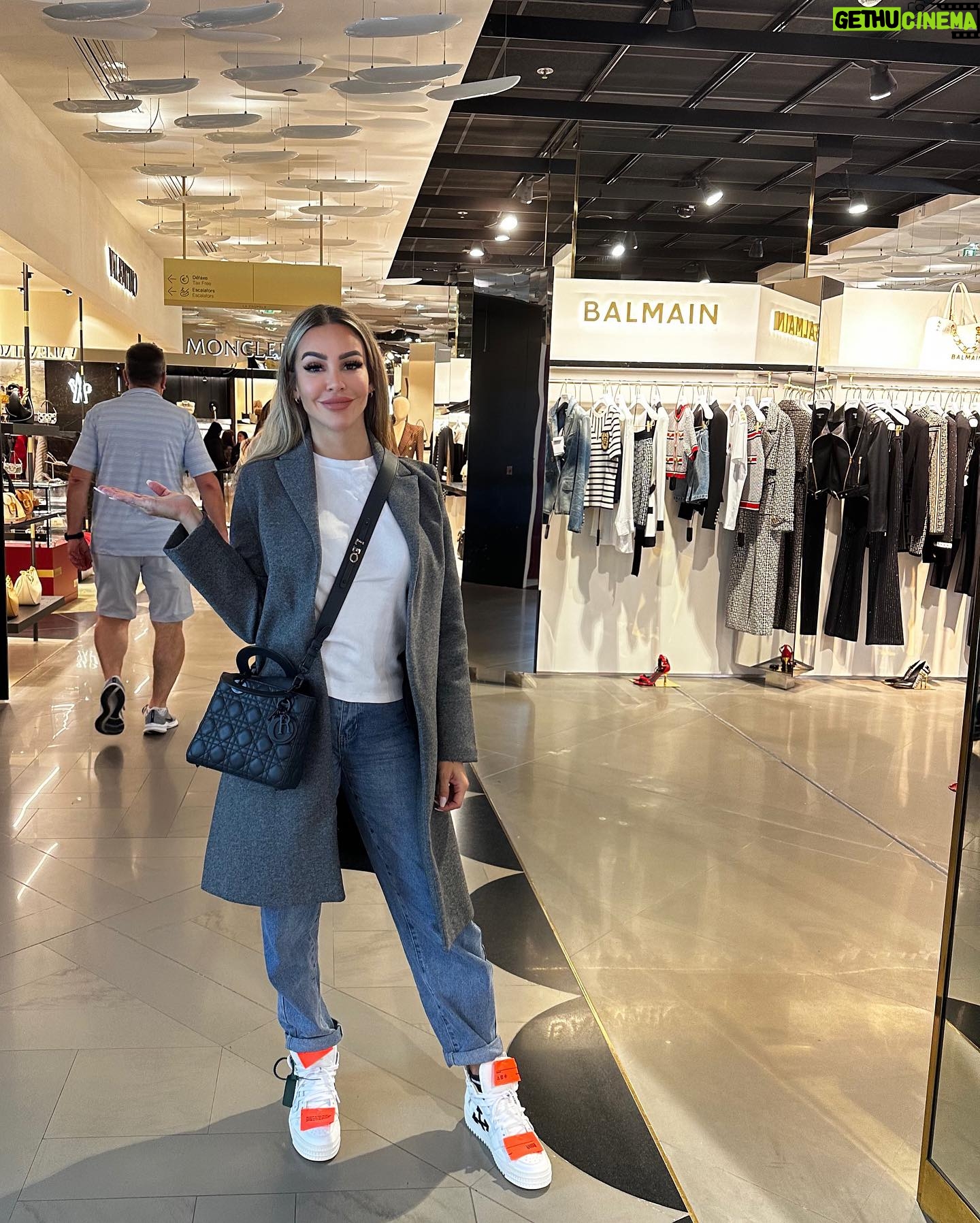 Cintia de Sà - 847 Likes - Paris 2023 😍 More pics to follow ❤️