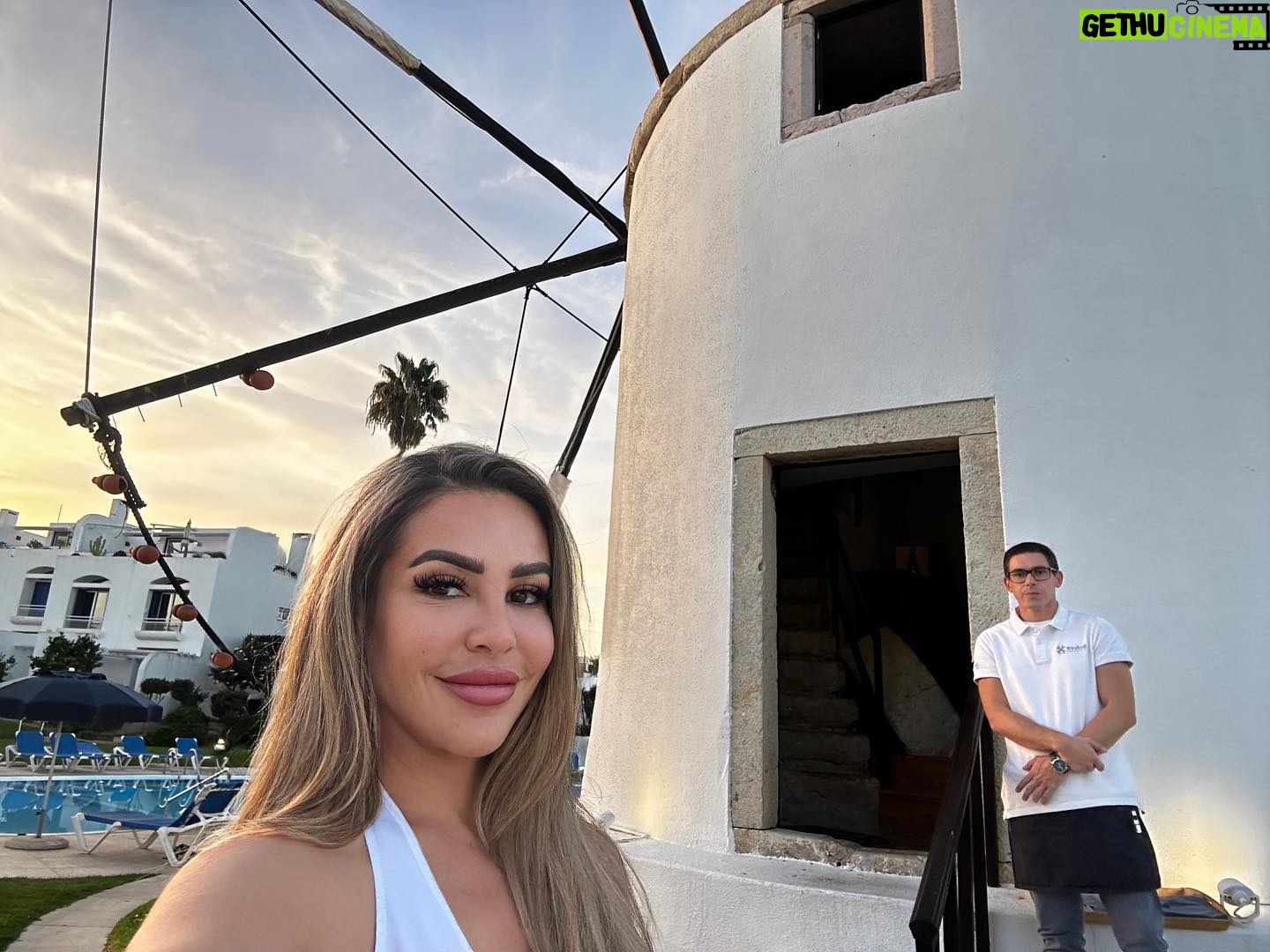 Cintia de Sà - 758 Likes - un Souper mémorable en famille, dans un moulin datée de 1936🤍 #albufeira #portugal #portugal🇵🇹 #love #friends #besties #romantic #fun