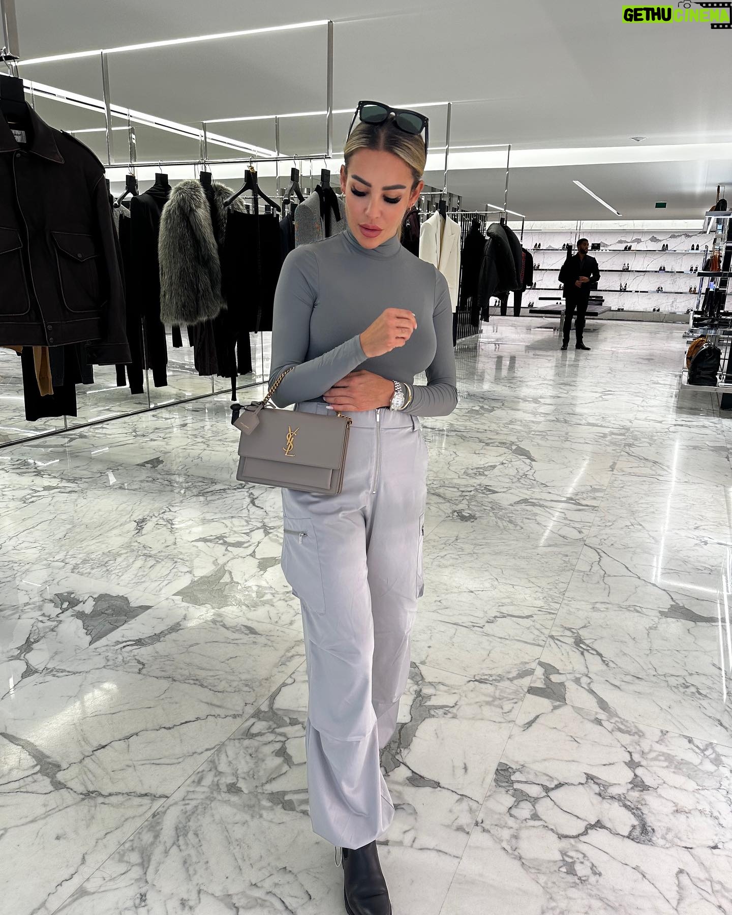Cintia de Sà - 847 Likes - Paris 2023 😍 More pics to follow ❤️
