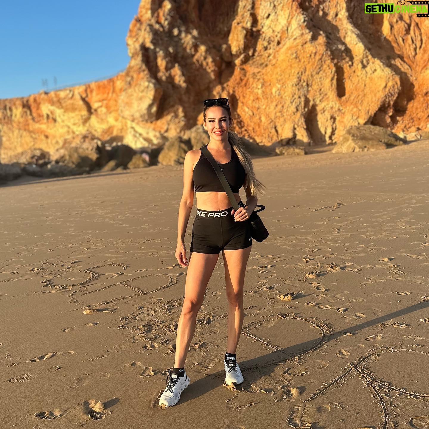 Cintia de Sà - 641 Likes - Séquence des photos - Falaises de Sagres 🇵🇹