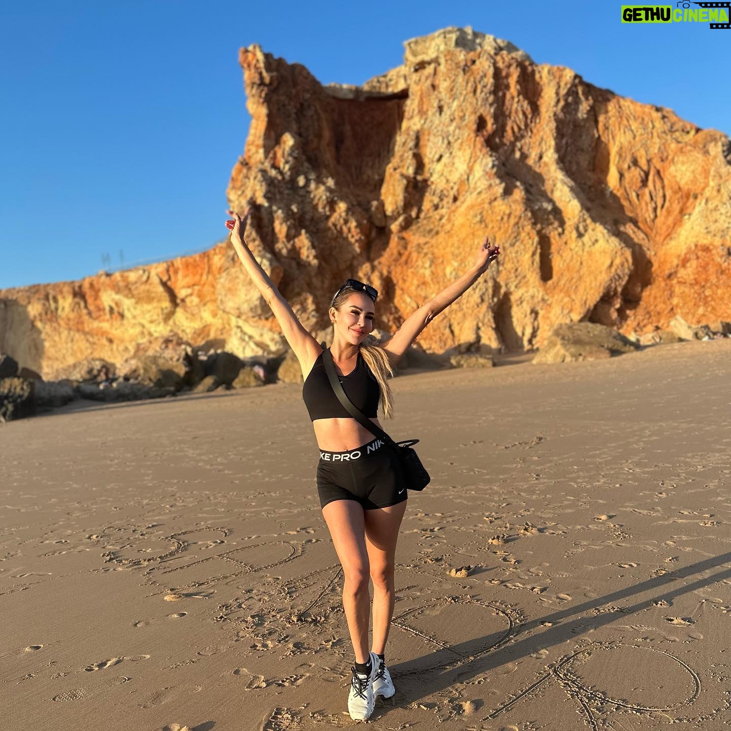 Cintia de Sà - 641 Likes - Séquence des photos - Falaises de Sagres 🇵🇹