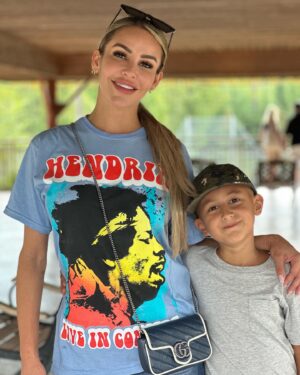 Cintia de Sà Instagram - Mon fils qui me dépasseras bientôt 😄😍❤️