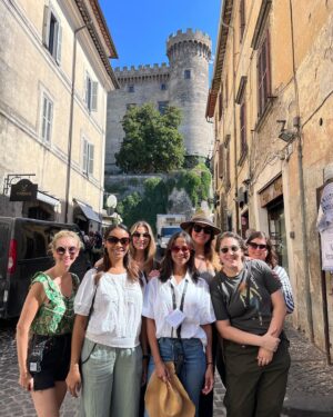 Cisely Saldaña Instagram - We’re baaaaaaaack! 💕 

Donne al comando che conquistano il Castello di Bracciano