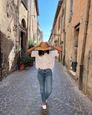 Cisely Saldaña Instagram - We’re baaaaaaaack! 💕 

Donne al comando che conquistano il Castello di Bracciano