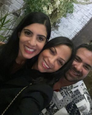 Cisely Saldaña Instagram - “Old friends never get old” @drjepssybeltre 
#GradeSchoolFriends #MiColegio #RD #AmigosDesdeChiquitos