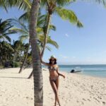 Clémence Botino Instagram – First pic at @paradisbeachcomber 🤍
Chapeau @la_cerise_sur_le_chapeau (prêté)
Bijoux @equinox_ecuador (prêté)
Invitation