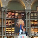 Clémence Botino Instagram – Hello tout le monde 🤍
Hier j’ai eu l’honneur d’assister à l’hommage national rendu à notre grande dame Maryse Condé. Nous avons partagé un moment émouvant à travers les témoignages, la lecture de ses livres, le chant … Tout cela renforcé par l’atmosphère de la bibliothèque Richelieu où j’ai eu la chance d’étudier.
Un moment magique parmi les livres 📚.
Mes pensées sincères accompagnent ses proches…
Vos mots ont su parler à de nombreuses générations, je vous rassure ce n’est que le début.
Je remercie Monsieur le Président de la République @emmanuelmacron pour l’invitation, ainsi que Madame la Ministre de la Culture @rachida.dati et Madame la Ministre déléguée chargée des Outre-mer Marie Guévenoux 🇫🇷.