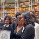 Clémence Botino Instagram - Hello tout le monde 🤍 Hier j’ai eu l’honneur d’assister à l’hommage national rendu à notre grande dame Maryse Condé. Nous avons partagé un moment émouvant à travers les témoignages, la lecture de ses livres, le chant … Tout cela renforcé par l’atmosphère de la bibliothèque Richelieu où j’ai eu la chance d’étudier. Un moment magique parmi les livres 📚. Mes pensées sincères accompagnent ses proches… Vos mots ont su parler à de nombreuses générations, je vous rassure ce n’est que le début. Je remercie Monsieur le Président de la République @emmanuelmacron pour l’invitation, ainsi que Madame la Ministre de la Culture @rachida.dati et Madame la Ministre déléguée chargée des Outre-mer Marie Guévenoux 🇫🇷.