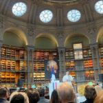 Clémence Botino Instagram – Hello tout le monde 🤍
Hier j’ai eu l’honneur d’assister à l’hommage national rendu à notre grande dame Maryse Condé. Nous avons partagé un moment émouvant à travers les témoignages, la lecture de ses livres, le chant … Tout cela renforcé par l’atmosphère de la bibliothèque Richelieu où j’ai eu la chance d’étudier. 
Un moment magique parmi les livres 📚.
Mes pensées sincères accompagnent ses proches…
Vos mots ont su parler à de nombreuses générations, je vous rassure ce n’est que le début.
Je remercie Monsieur le Président de la République @emmanuelmacron pour l’invitation, ainsi que Madame la Ministre de la Culture @rachida.dati  et Madame la Ministre déléguée chargée des Outre-mer Marie Guévenoux 🇫🇷.