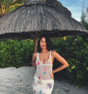 Clémence Botino Instagram - L’île Maurice 🍉

Ensemble @rose_carmine prêté ! ☺️
Invitée