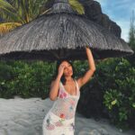 Clémence Botino Instagram - L’île Maurice 🍉 Ensemble @rose_carmine prêté ! ☺️ Invitée