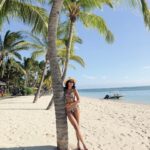 Clémence Botino Instagram – First pic at @paradisbeachcomber 🤍
Chapeau @la_cerise_sur_le_chapeau (prêté)
Bijoux @equinox_ecuador (prêté)
Invitation