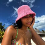 Clémence Botino Instagram - 💛🐢🦋💞☄️ Bob @notshycashmere (offert) Maillot @lingerielanouvelle (prêté) Invitée