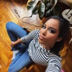 Clémence Botino Instagram - Enjoying my short hair era 🤍🦋