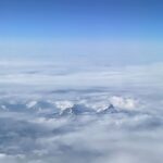 Clémence Botino Instagram - Alors vous avez d’autres idées pour faire passer le temps dans l’avion 😂🥲 ?!