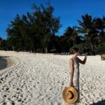 ClĂ©mence Botino Instagram – First pic at @paradisbeachcomber 🤍
Chapeau @la_cerise_sur_le_chapeau (prêté)
Bijoux @equinox_ecuador (prêté)
Invitation