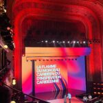 Clémence Botino Instagram - 🔥 @lesflammes ❤️ Très heureuse d’avoir pu participer à cette soirée exceptionnelle ! Merci les Flammes de mettre en valeur et en lumière tous ces acteurs et artistes talentueux qui font rayonner la culture urbaine 🔥🔥🔥 ! La dernière vidéo c’est cadeau 🎁 😂 Look : robe @noemiedevime.paris prêté Veste @morfiumfashion prêté Hair @badimeg_ Make up by me Invitation