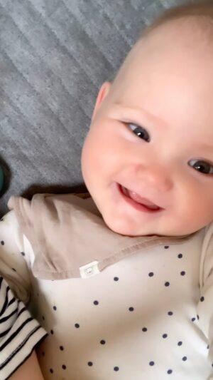 Claire Cooper Instagram - 8 whole Months of YOU smiling 🩶

@scandalous_13 

#babygirl #8monthsold