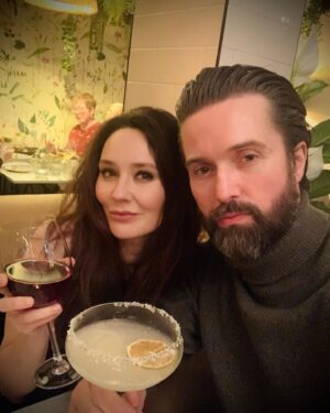 Claire Cooper Instagram - Out OUT & back at 9.36pm 🫢

 #parentlife #christmas @scandalous_13