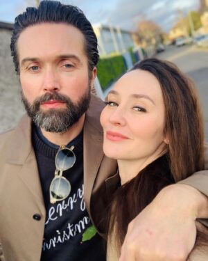 Claire Cooper Instagram - Annnnnd Breatheeeeee a rare moment for us & always ALWAYS momentum 🎄🇮🇪💫🎬🥰❤️ @scandalous_13