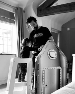 Claire Cooper Instagram - Daddy Day Care … 🚀🤍

#daddysontime #daddydaycare #crafts