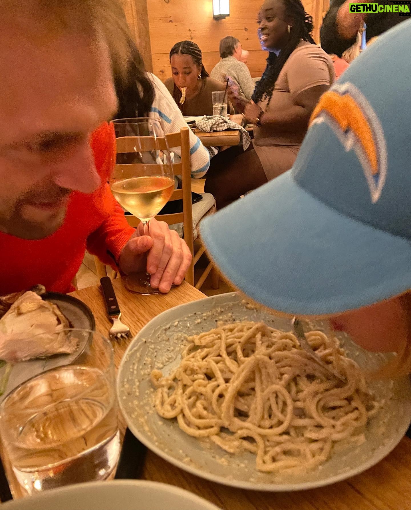 Claire Coffee - 5K Likes - Table for 3, Food for 6 @swyftct, a wood paneled-and-fired dream come true!
Our order:
Shishitos
Pizza Bianca Potato
Cacio e Pepe
Tomato Salad
Half Wood Fired Chicken
Maine halibut with summer succotash
#530res